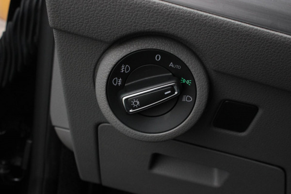 Volkswagen Transporter 2.0 TDI L2H1 150PK JB-EDITION DSG / PDC / VERLAGINGSVEREN / LEDEREN BEKLEDING / FULL / APPLE CARPLAY / NAVI