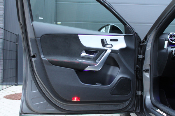 Mercedes-Benz A-Klasse 200 Business Solution AMG | PANO | MEMORY | CAMERA | ACC | SFEER | CARPLAY |