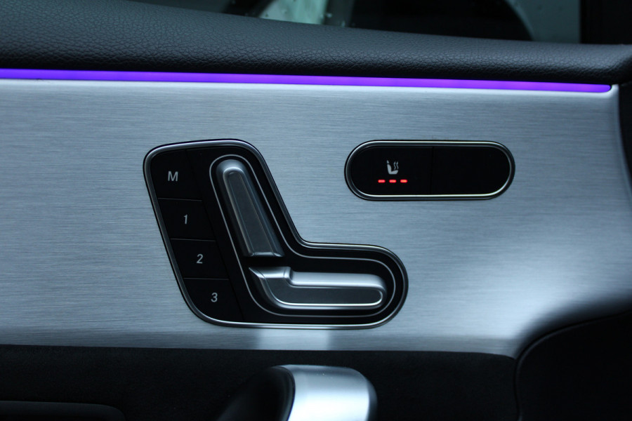 Mercedes-Benz A-Klasse 200 Business Solution AMG | PANO | MEMORY | CAMERA | ACC | SFEER | CARPLAY |