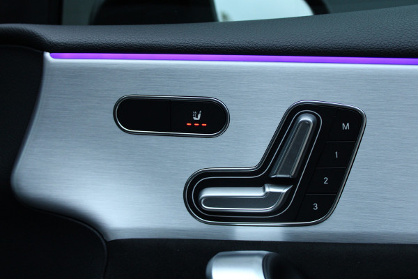 Mercedes-Benz A-Klasse 200 Business Solution AMG | PANO | MEMORY | CAMERA | ACC | SFEER | CARPLAY |