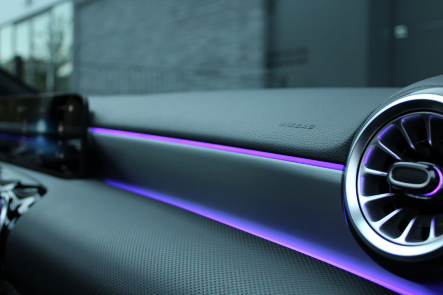 Mercedes-Benz A-Klasse 200 Business Solution AMG | PANO | MEMORY | CAMERA | ACC | SFEER | CARPLAY |