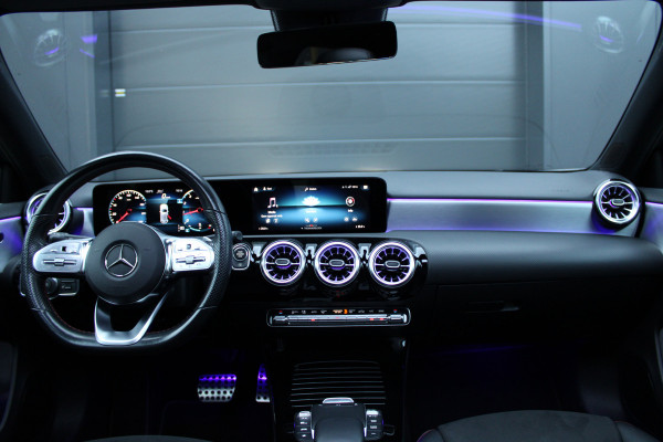 Mercedes-Benz A-Klasse 200 Business Solution AMG | PANO | MEMORY | CAMERA | ACC | SFEER | CARPLAY |