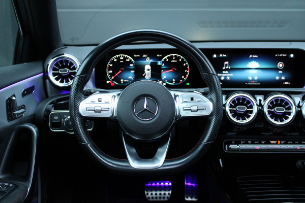 Mercedes-Benz A-Klasse 200 Business Solution AMG | PANO | MEMORY | CAMERA | ACC | SFEER | CARPLAY |