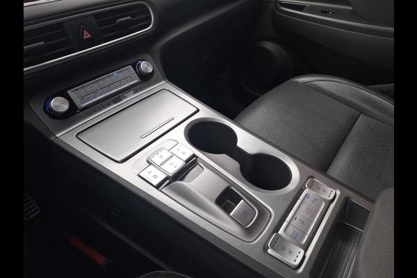 Hyundai Kona EV Premium 64 kWh | Leder | LED | Adaptive CC | Camera | (occasion)