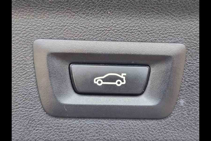 BMW X3 xDrive30e LCI | SPORTSTOELEN | LEDER | PANORAMADAK | CAMERA | TREKHAAK |