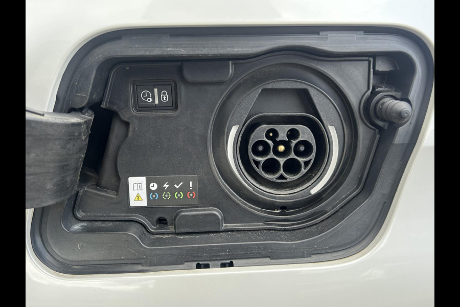 Peugeot 3008 1.6 HYbrid4 | NIEUWE ACCU | 4x4 300pk GT | Nappaleder | Panoramadak | El.kofferklep | Zeer compleet | Incl. 12 mnd garantie