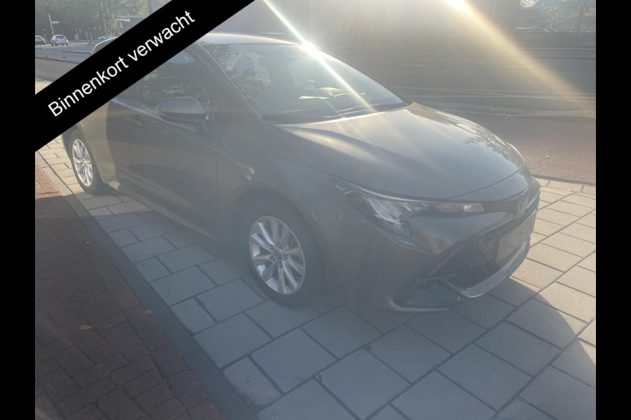 Toyota Corolla Hybrid 140 Business | Stuur-/& Stoelverwarming | Apple Carplay & AndriodAUTO | Navigatie