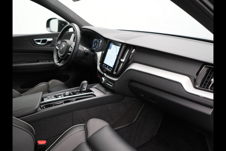 Volvo XC60 T8 Twin Engine AWD R-Design Plug In Hybrid 391pk Dealer O.H PHEV | Panodak | Camera | Apple Carplay | Lederen Sportstoelen Memory & Verwarmd | Sporstuur | Keyless | Navigatie | Virtual | DAB |