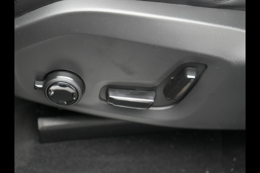 Volvo XC60 T8 Twin Engine AWD R-Design Plug In Hybrid 391pk Dealer O.H PHEV | Panodak | Camera | Apple Carplay | Lederen Sportstoelen Memory & Verwarmd | Sporstuur | Keyless | Navigatie | Virtual | DAB |