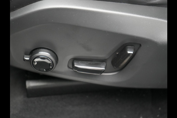 Volvo XC60 T8 Twin Engine AWD R-Design Plug In Hybrid 391pk Dealer O.H PHEV | Panodak | Camera | Apple Carplay | Lederen Sportstoelen Memory & Verwarmd | Sporstuur | Keyless | Navigatie | Virtual | DAB |