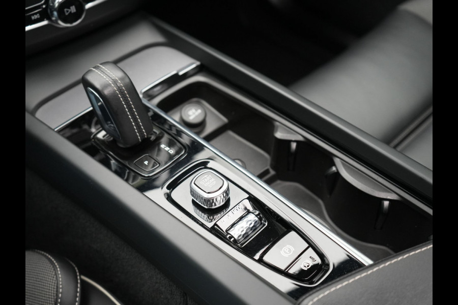 Volvo XC60 T8 Twin Engine AWD R-Design Plug In Hybrid 391pk Dealer O.H PHEV | Panodak | Camera | Apple Carplay | Lederen Sportstoelen Memory & Verwarmd | Sporstuur | Keyless | Navigatie | Virtual | DAB |