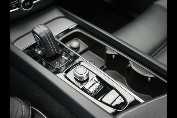 Volvo XC60 T8 Twin Engine AWD R-Design Plug In Hybrid 391pk Dealer O.H PHEV | Panodak | Camera | Apple Carplay | Lederen Sportstoelen Memory & Verwarmd | Sporstuur | Keyless | Navigatie | Virtual | DAB |