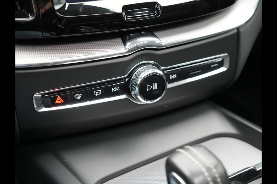 Volvo XC60 T8 Twin Engine AWD R-Design Plug In Hybrid 391pk Dealer O.H PHEV | Panodak | Camera | Apple Carplay | Lederen Sportstoelen Memory & Verwarmd | Sporstuur | Keyless | Navigatie | Virtual | DAB |