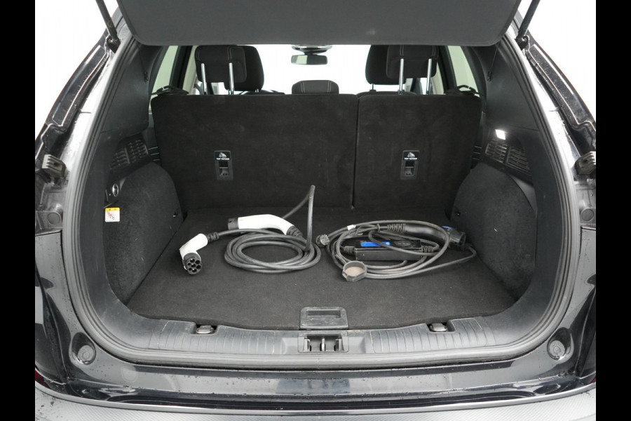 Ford Kuga 2.5 Titanium Plug In Hybrid 225pk Dealer O.H. PHEV | Trekhaak Af Fabriek | Adaptive Cruise | Blis | Sportstoelen Vewarmd | Pilot Assist | Apple Carplay | Camera | Lane Assist | Navigatie | Virtual | DAB |