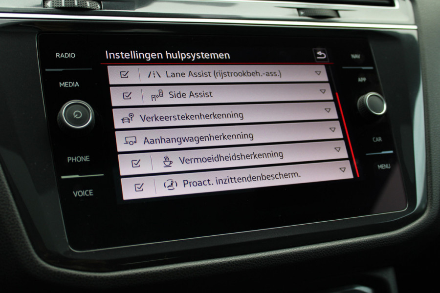 Volkswagen Tiguan Allspace 1.5 TSI R-Line 7p. | Panoramadak | Trekhaak | Navigatie | Adaptieve cruise