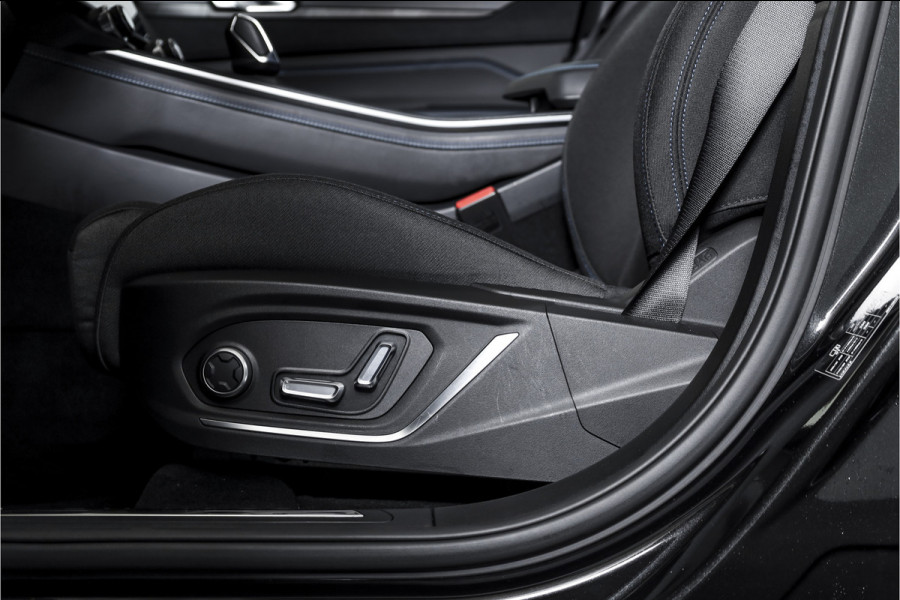 Lynk & Co 01 1.5 PHEV 261PK MY22 | Black Pakket | 360 Camera | S/K-panodak | Adapt. Cruise | Memory | Elek. klep | LM 20" | 4241