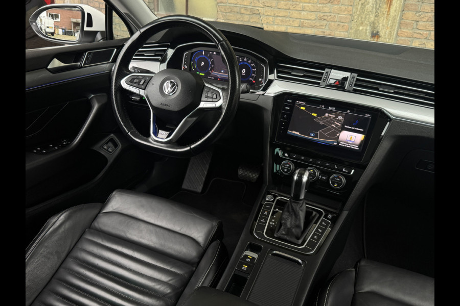Volkswagen Passat Variant 218PK DSG HYBRID GTE BUSINESS TREKHAAK/LEDER/IQ-LIGHT/PANORAMADAK