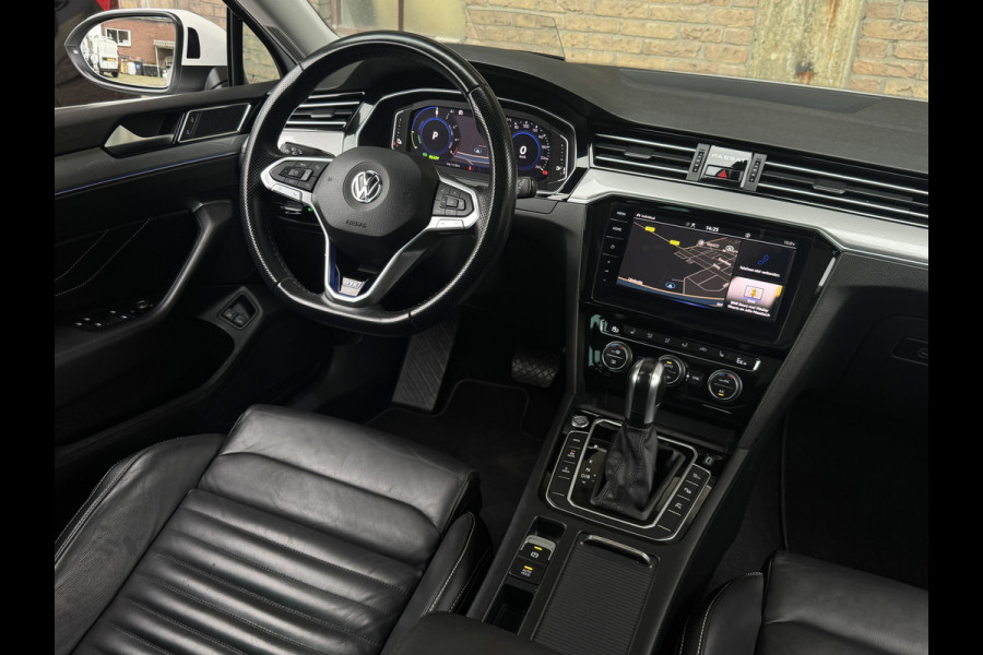Volkswagen Passat Variant 218PK DSG HYBRID GTE BUSINESS TREKHAAK/LEDER/IQ-LIGHT/PANORAMADAK