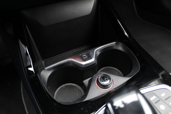 BMW 1-serie 118i Executive Edition | Cruise Control | Origin NL | Parkeersensoren | Navigatie
