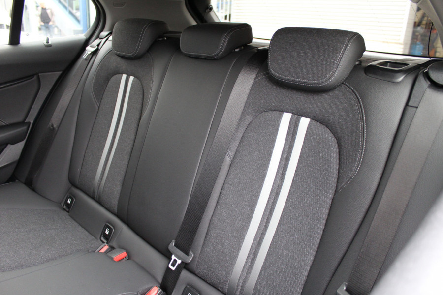 BMW 1-serie 118i Executive Edition | Cruise Control | Origin NL | Parkeersensoren | Navigatie