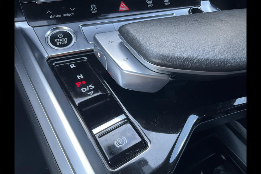 Audi e-tron 55 quattro Advanced Edition Plus 95kWh 1eig Trekhaak HUD S Line Leer Memory Adap.Cruise VOL! Audi e-tron 55 quattro Advanced Edition Plus 95kWh 1eig Trekhaak HUD S Line Leer Memory Adap.Cruise VOL!