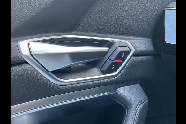 Audi e-tron 55 quattro Advanced Edition Plus 95kWh 1eig Trekhaak HUD S Line Leer Memory Adap.Cruise VOL! Audi e-tron 55 quattro Advanced Edition Plus 95kWh 1eig Trekhaak HUD S Line Leer Memory Adap.Cruise VOL!