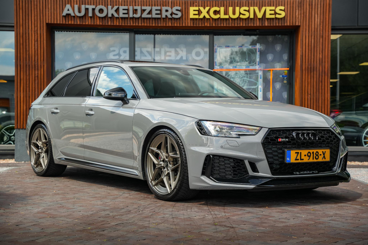 Audi A4 Avant 2.9 TFSI RS 4 quattro Panoramadak B&O Keramisch Leer ACC Camera Audi A4 Avant 2.9 TFSI RS 4 quattro Panoramadak B&O Keramisch Leer ACC Camera