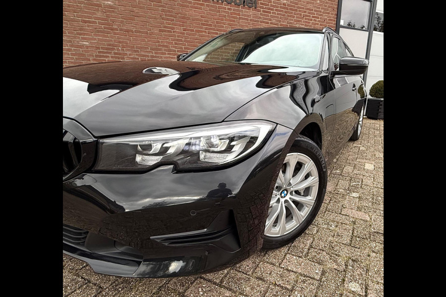 BMW 3 Serie Touring 330e Camera. M-stuur, Tr.haak, Carplay, DAB BMW 3 Serie Touring 330e Camera. M-stuur, Tr.haak, Carplay, DAB