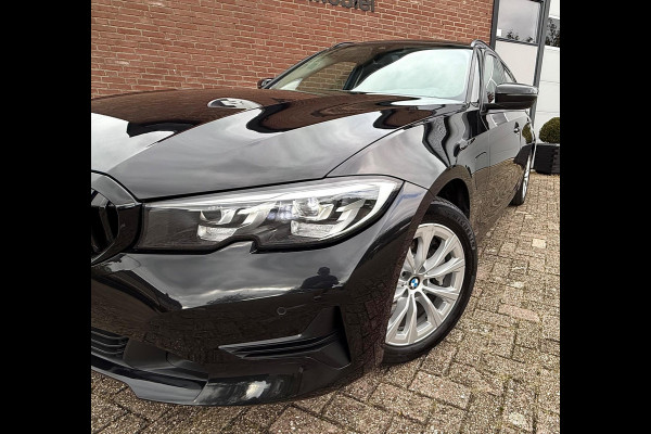 BMW 3 Serie Touring 330e Camera. M-stuur, Tr.haak, Carplay, DAB BMW 3 Serie Touring 330e Camera. M-stuur, Tr.haak, Carplay, DAB