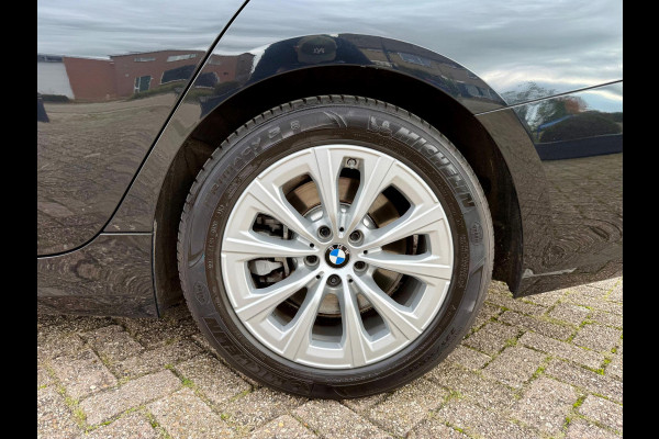 BMW 3 Serie Touring 330e Camera. M-stuur, Tr.haak, Carplay, DAB BMW 3 Serie Touring 330e Camera. M-stuur, Tr.haak, Carplay, DAB