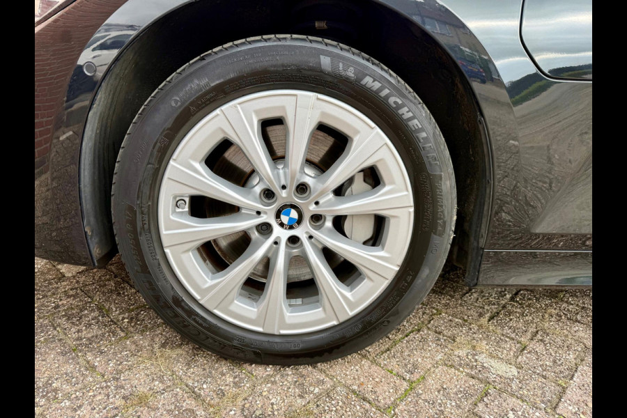 BMW 3 Serie Touring 330e Camera. M-stuur, Tr.haak, Carplay, DAB BMW 3 Serie Touring 330e Camera. M-stuur, Tr.haak, Carplay, DAB