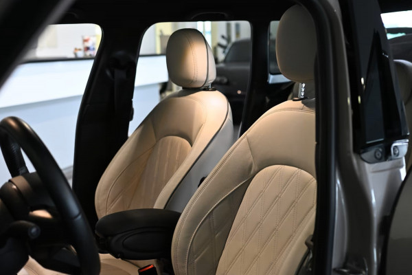 MINI 1.5 Cooper Yours 5-DRS ** LED, VIRTUAL, CHESTER LEDER, PANORAMA, CAMERA, HuD, 17-inch LMV ** 1e Eig - MINI ONDERH. ** ** INFORMEER OOK NAAR ONZE AANTREKKELIJKE FINANCIAL-LEASE TARIEVEN **