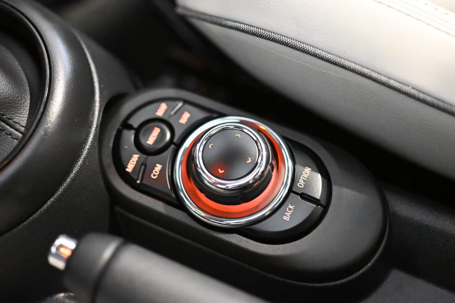 MINI 1.5 Cooper Yours 5-DRS ** LED, VIRTUAL, CHESTER LEDER, PANORAMA, CAMERA, HuD, 17-inch LMV ** 1e Eig - MINI ONDERH. ** ** INFORMEER OOK NAAR ONZE AANTREKKELIJKE FINANCIAL-LEASE TARIEVEN **