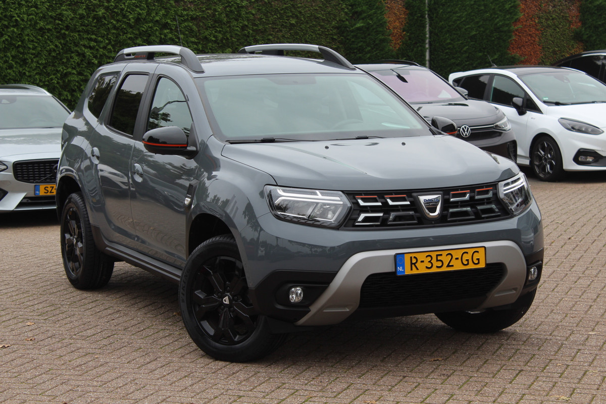 Dacia Duster 1.0 TCe 100 Bi-Fuel Journey / Full option! / Trekhaak / Camera / Half leder / 17'' / Keyless / Navigatie / DAB / Stoelverwarming / Cruise Control Dacia Duster 1.0 TCe 100 Bi-Fuel Journey / Full option! / Trekhaak / Camera / Half leder / 17'' / Keyless / Navigatie / DAB / Stoelverwarming / Cruise Control