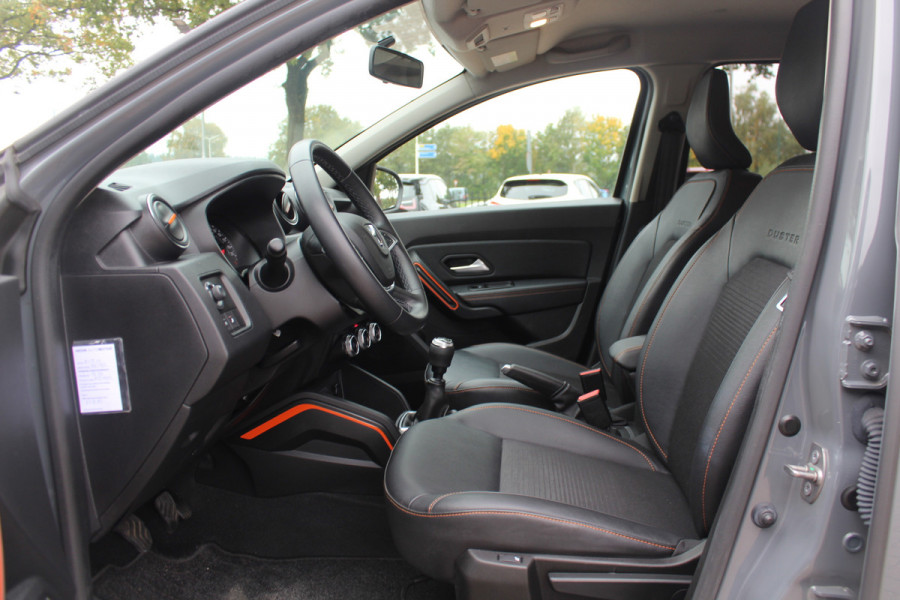 Dacia Duster 1.0 TCe 100 Bi-Fuel Journey / Full option! / Trekhaak / Camera / Half leder / 17'' / Keyless / Navigatie / DAB / Stoelverwarming / Cruise Control