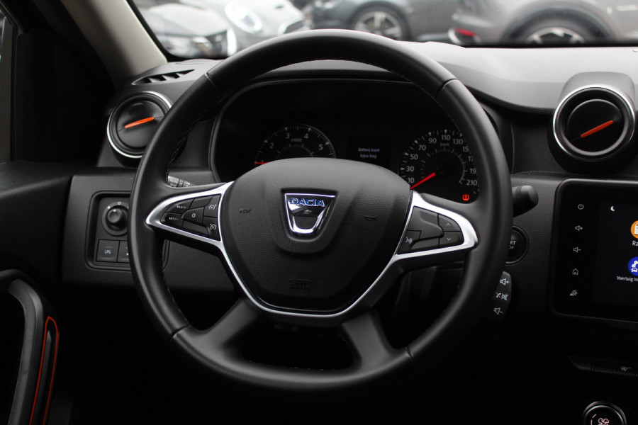 Dacia Duster 1.0 TCe 100 Bi-Fuel Journey / Full option! / Trekhaak / Camera / Half leder / 17'' / Keyless / Navigatie / DAB / Stoelverwarming / Cruise Control