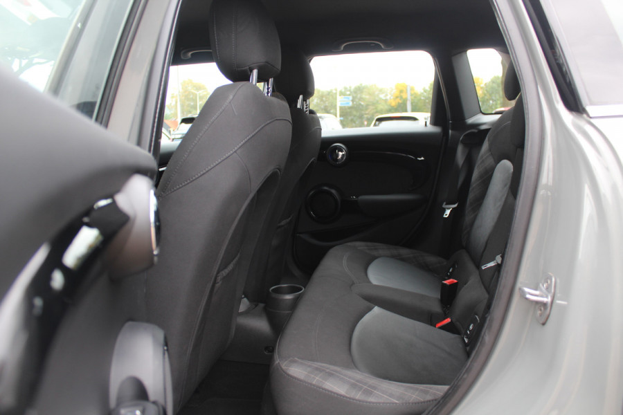 MINI Mini 2.0 Cooper S Pepper / Navigatie / Half leder / Parkeerhulp / Keyless / 17'' / Cruise Control