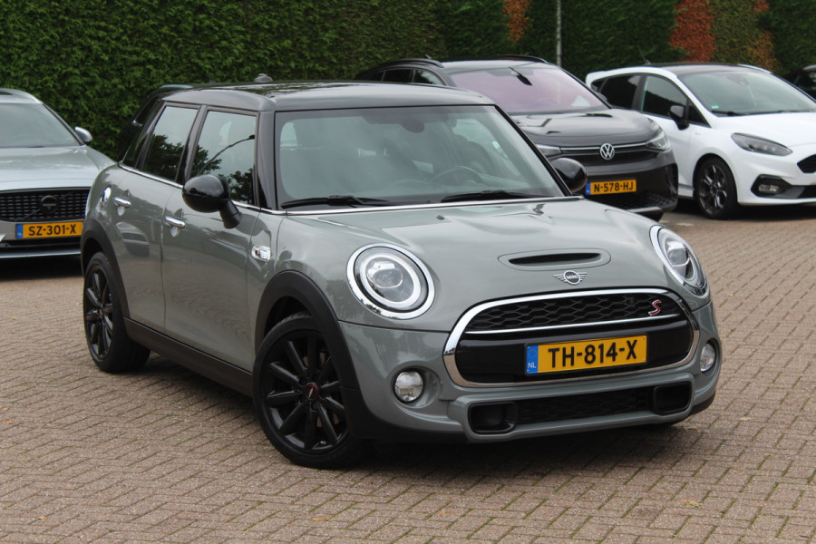 MINI Mini 2.0 Cooper S Pepper / Navigatie / Half leder / Parkeerhulp / Keyless / 17'' / Cruise Control