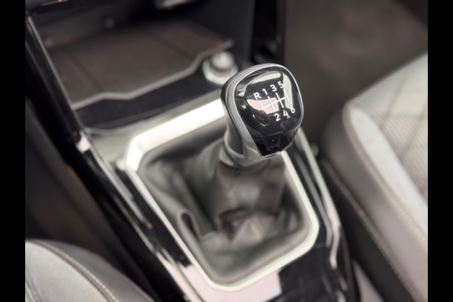 Volkswagen T-Roc 1.5 TSI R-Line Business Pano/AppleCarPlay/Camera