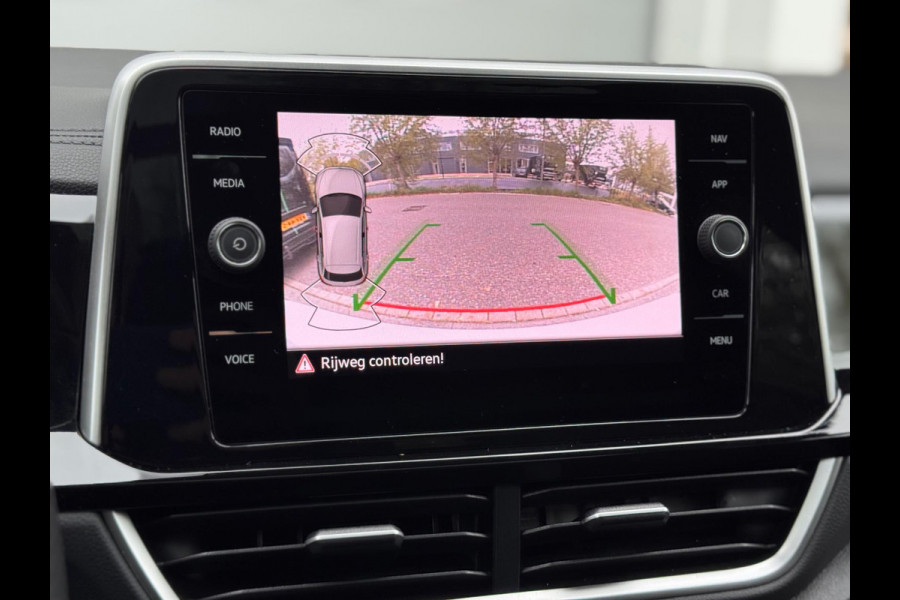 Volkswagen T-Roc 1.5 TSI R-Line Business Pano/AppleCarPlay/Camera