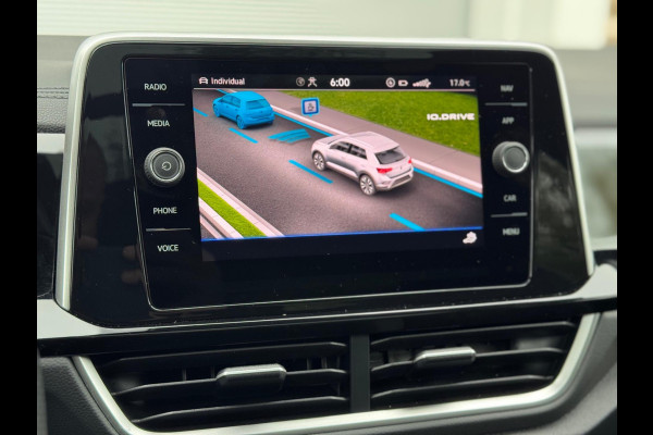 Volkswagen T-Roc 1.5 TSI R-Line Business Pano/AppleCarPlay/Camera