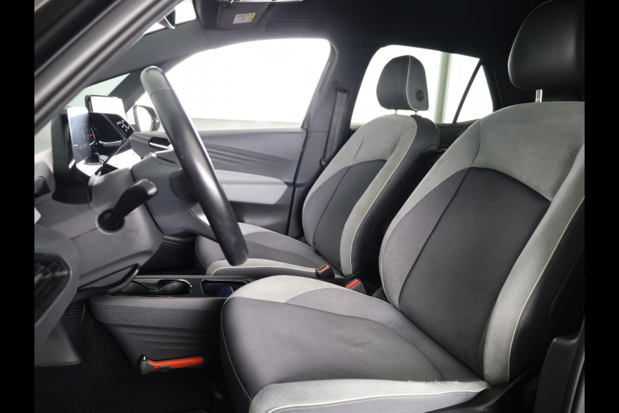 Volkswagen ID.3 First Plus 58 kWh 204 pk | Navigatie | Parkeersensoren | Achteruitrijcamera | Matrix LED koplampen | Stoelverwarming |