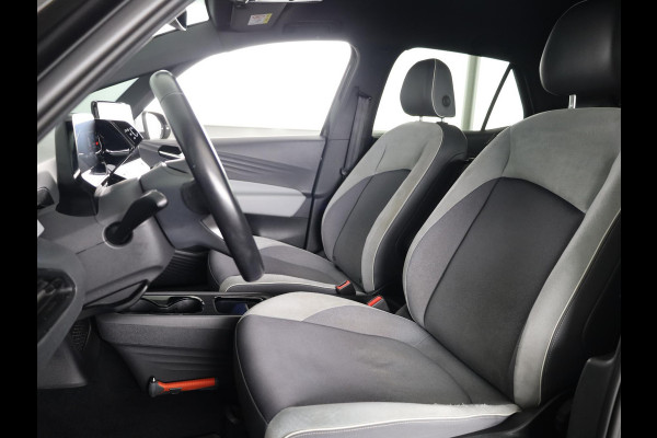Volkswagen ID.3 First Plus 58 kWh 204 pk | Navigatie | Parkeersensoren | Achteruitrijcamera | Matrix LED koplampen | Stoelverwarming |