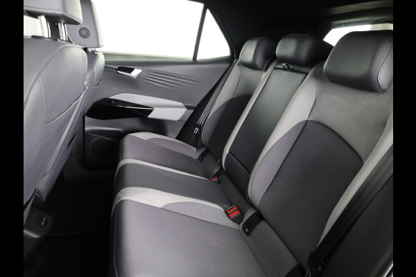 Volkswagen ID.3 First Plus 58 kWh 204 pk | Navigatie | Parkeersensoren | Achteruitrijcamera | Matrix LED koplampen | Stoelverwarming |