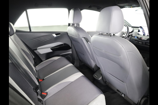 Volkswagen ID.3 First Plus 58 kWh 204 pk | Navigatie | Parkeersensoren | Achteruitrijcamera | Matrix LED koplampen | Stoelverwarming |