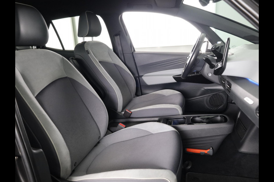Volkswagen ID.3 First Plus 58 kWh 204 pk | Navigatie | Parkeersensoren | Achteruitrijcamera | Matrix LED koplampen | Stoelverwarming |