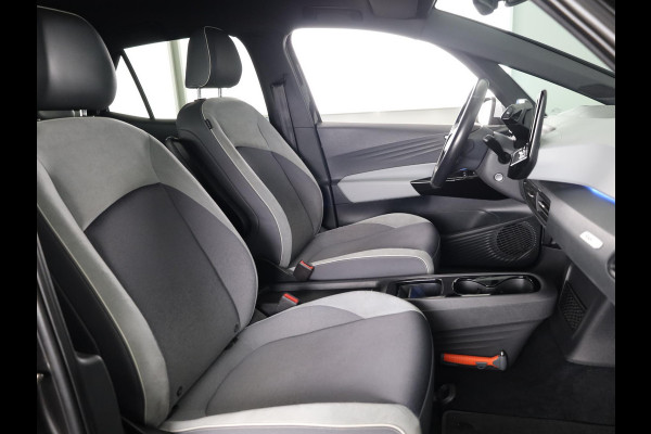 Volkswagen ID.3 First Plus 58 kWh 204 pk | Navigatie | Parkeersensoren | Achteruitrijcamera | Matrix LED koplampen | Stoelverwarming |
