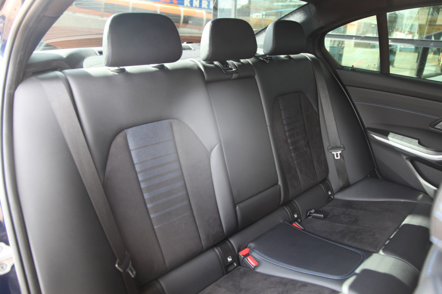 BMW 3-serie 330e M Sport HD/Adaptive/trekhaak/laser/Memory BMW 3-serie 330e M Sport HD/Adaptive/trekhaak/laser/Memory
