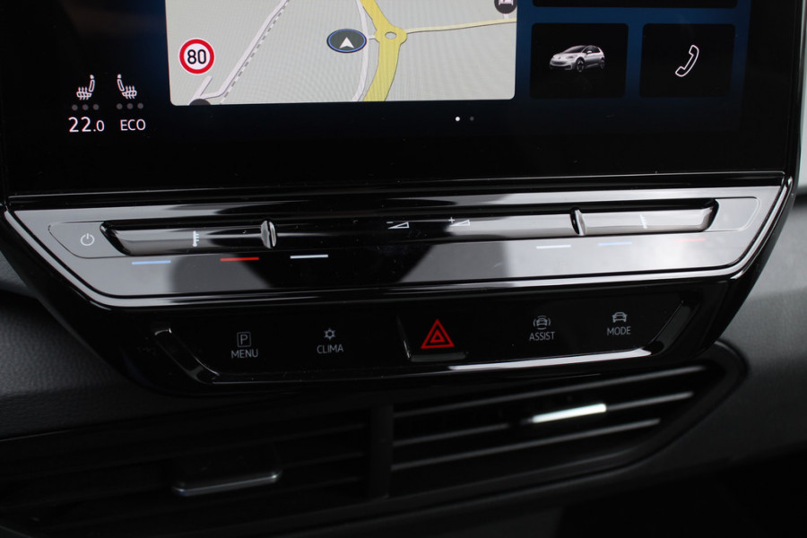 Volkswagen ID.3 First Max 58 kWh / Full option! / Trekhaak / Panoramadak / Camera / Head-up / Keyless / 20'' / ACC / Dodehoek / Elektr. stoelen / Massage / Navigatie / Stuurverwarming
