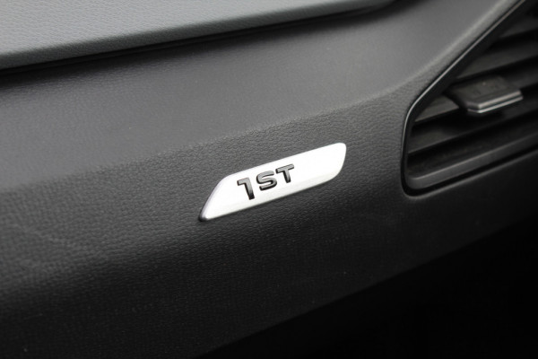 Volkswagen ID.3 First Max 58 kWh / Full option! / Trekhaak / Panoramadak / Camera / Head-up / Keyless / 20'' / ACC / Dodehoek / Elektr. stoelen / Massage / Navigatie / Stuurverwarming